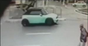 policialmiliiar_e_atropelado_por_mini_cooper